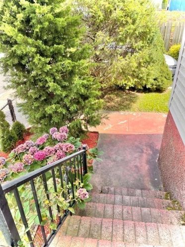 249 Griffin St, Fall River MA 02724-2735 exterior