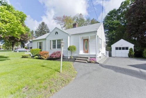 124 Mill St, Agawam, MA 01001-2387