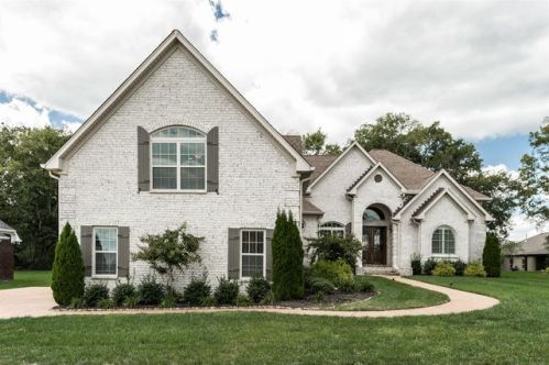 1604 Foxland Blvd, Gallatin, TN 37066-4349