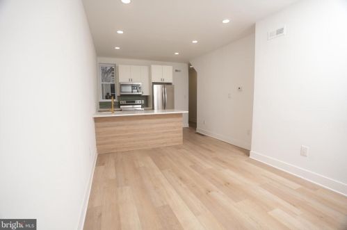 1833 20th St, Philadelphia, PA 19145-2036