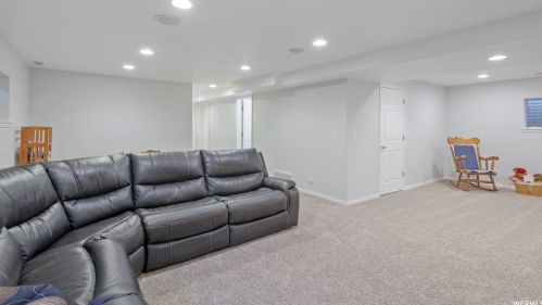 1494 Ridgemark Dr, Sandy UT 84092-3050 exterior