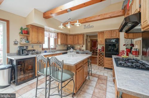 431 Meadowcroft Rd, West Deptford NJ 08096-4007 exterior