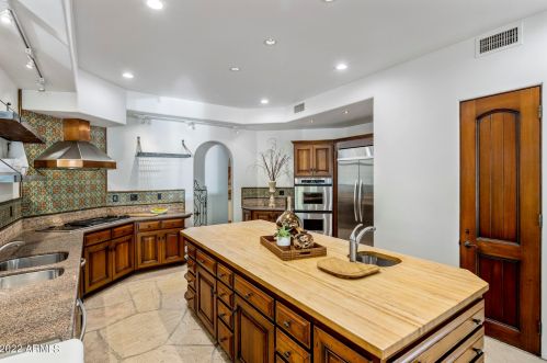 2020 Bethany Home Rd, Phoenix AZ 85014-2434 exterior