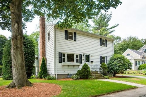 84 Oak St, Needham, MA 02492-2214