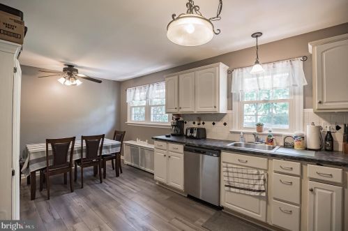 738 Chestnut Ave, West Deptford NJ 08097-1606 exterior