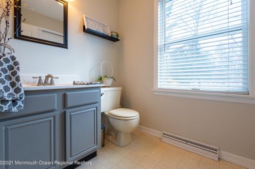 760 Veterans Hwy, Jackson Twp NJ 08527-3335 exterior