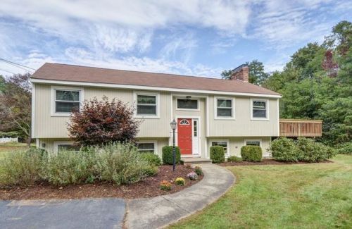 27 Richards Rd, Southborough MA  01772-1993 exterior