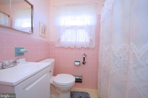 27 Jamaica Way, Trenton NJ 08610-1314 exterior