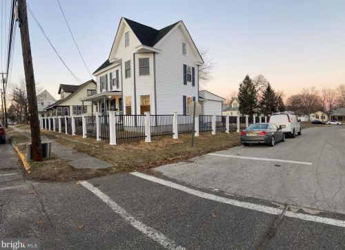 627 Delaware St, West Deptford, NJ 08096-1576