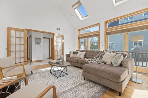 67 Bourne St, Newton MA 02466-1707 exterior