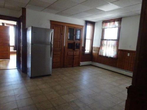 17 Upsala St, Worcester MA 01610-2027 exterior