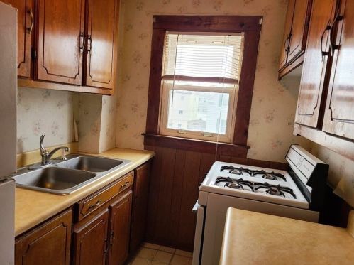 87 Briggs St, New Bedford MA 02740-3206 exterior