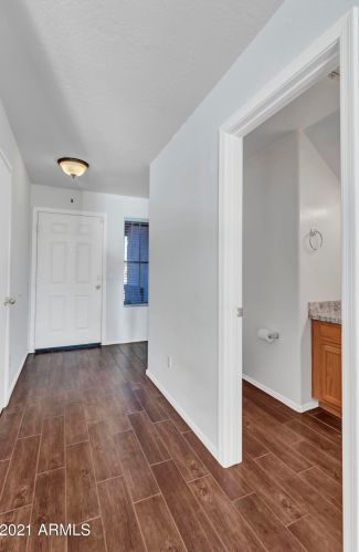 1605 Beautiful Ln, Phoenix, AZ 85042-6861