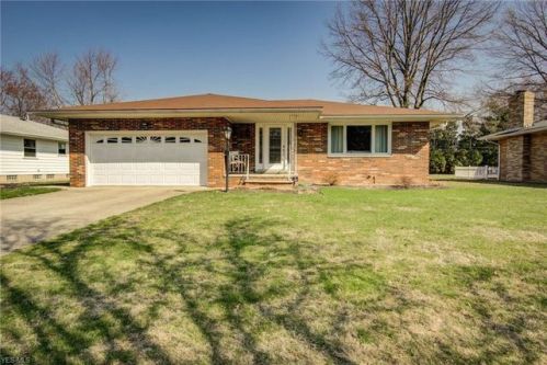 4623 Queen Mary Dr, Cleveland OH  44121-3419 exterior