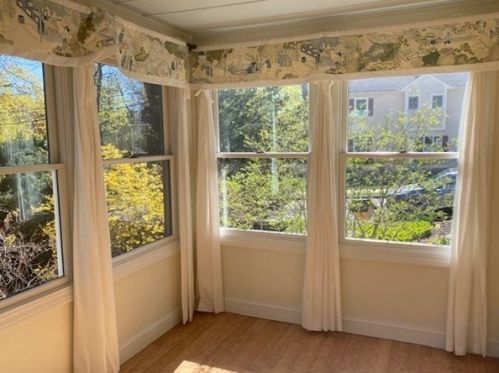 228 Woodcliff Rd, Newton MA 02461-2128 exterior