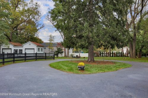 215 Silverside Ave, Little Silver NJ 07739-1713 exterior