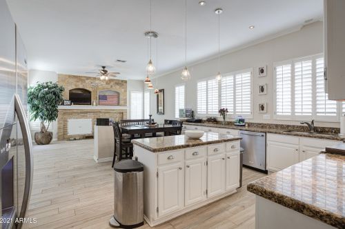 2702 Amberwood Dr, Phoenix AZ  85045-4208 exterior