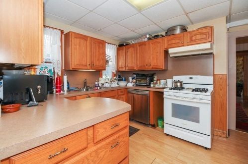 123 Locust St, New Bedford MA 02740-4506 exterior