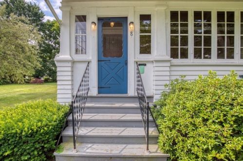 8 Oak St, Montgomery, MA 01085-4329