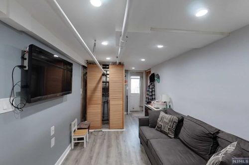 264 Davis Ave, Kearny NJ 07032-3402 exterior