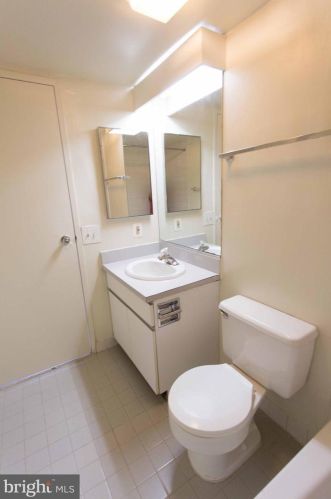 130 Arch St, Philadelphia PA 19106-2200 exterior