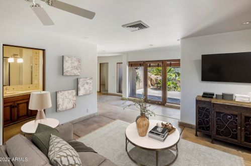 2020 Bethany Home Rd, Phoenix AZ 85014-2434 exterior