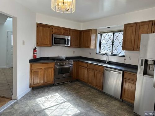 60 Linwood Ave, Cresskill NJ  07626-2103 exterior