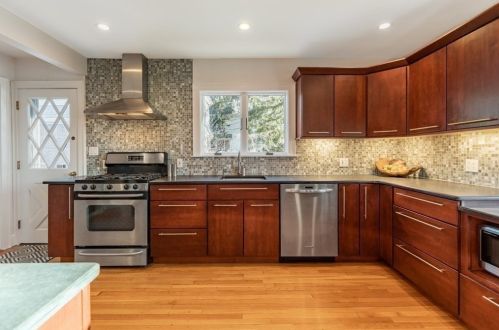 2 Bonad Rd, Milton MA 02186-3212 exterior