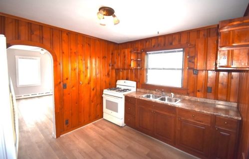 410 Shaw St, New Bedford MA 02745-5054 exterior