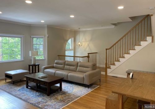 112 Stonegate Trl, Cresskill NJ  07626-2431 exterior