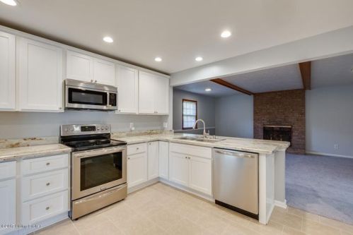 4113 Gingerwood Dr, Louisville, KY 40220-3011