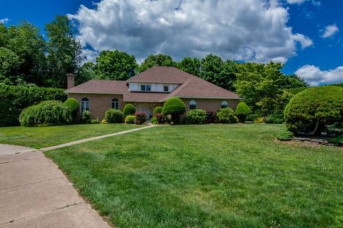 116 Hunters Greene Cir, Agawam, MA 01001-3683