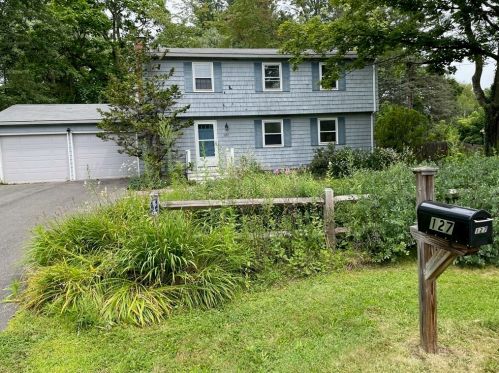 127 Columbia Dr, Amherst, MA 01002-3107