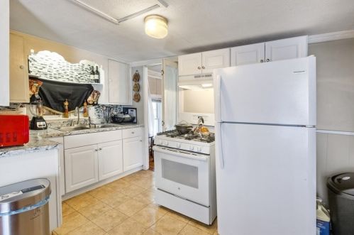 186 Mt Vernon St, Lawrence MA 01843-3302 exterior