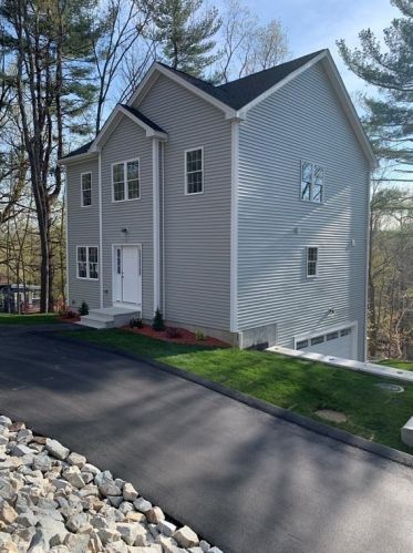 55 Drexel St, Worcester, MA 01602-1238