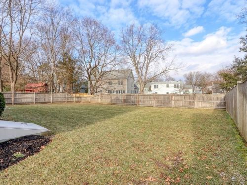 51 Mann Ave, Needham MA 02492-4533 exterior