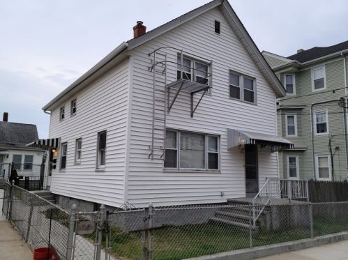 61 Hall St, Fall River, MA 02724-2642