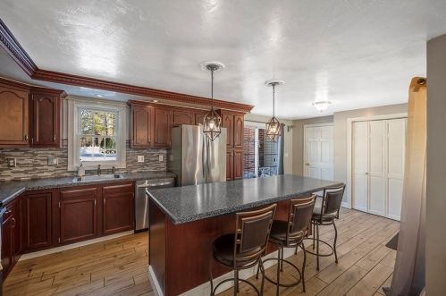 71 Paul Revere Ter, Taunton MA  02780-3813 exterior