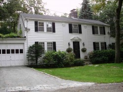 212 Quinobequin Rd, Newton, MA 02468-1817