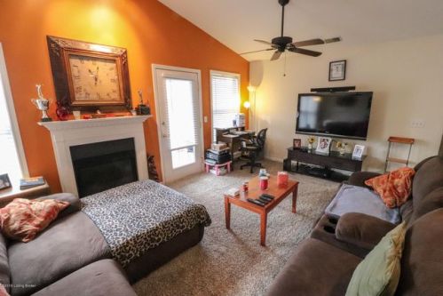 6517 Brook Bend Way, Louisville, KY 40229-5340