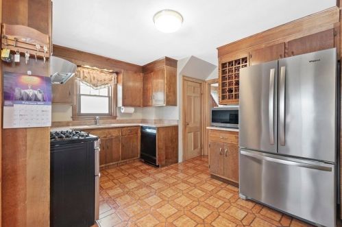 168 Linwood Ave, Newton MA 02460-1429 exterior