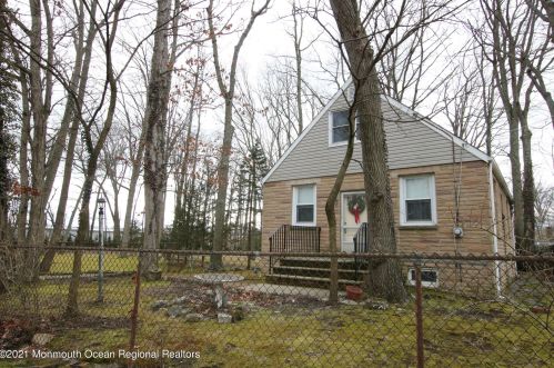 204 Knox Ave, Tinton Falls, NJ 07724-2247