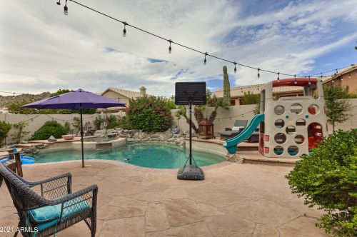 2702 Amberwood Dr, Phoenix AZ  85045-4208 exterior