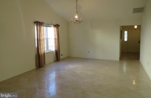 53 Lake View Ter, Columbus NJ  08022-1033 exterior