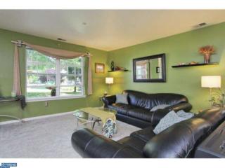 167 Crestmont Dr, West Deptford NJ  08051-2171 exterior