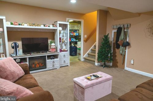 128 Mt Vernon Ct, West Deptford NJ 08096-6895 exterior