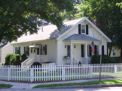 398 Parker St, Newton, MA 02459-2606