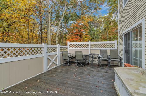 11 Charles Ct, Tinton Falls NJ 07712-7941 exterior