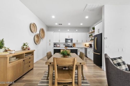 3130 Beryl Ave, Phoenix AZ  85028-3806 exterior