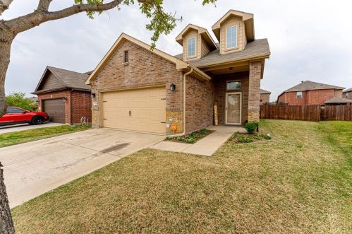 5528 Grenada Dr, Fort Worth, TX 76119-8501